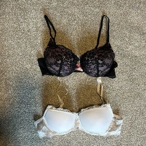 2 Victoria secret bras size 36B